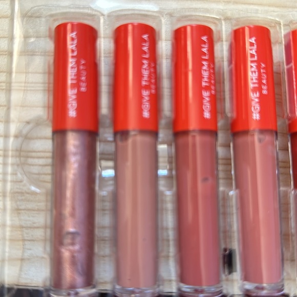 GIVE THEM LALA BEAUTY CANDY LAND LIP SET - Picture 4 of 5